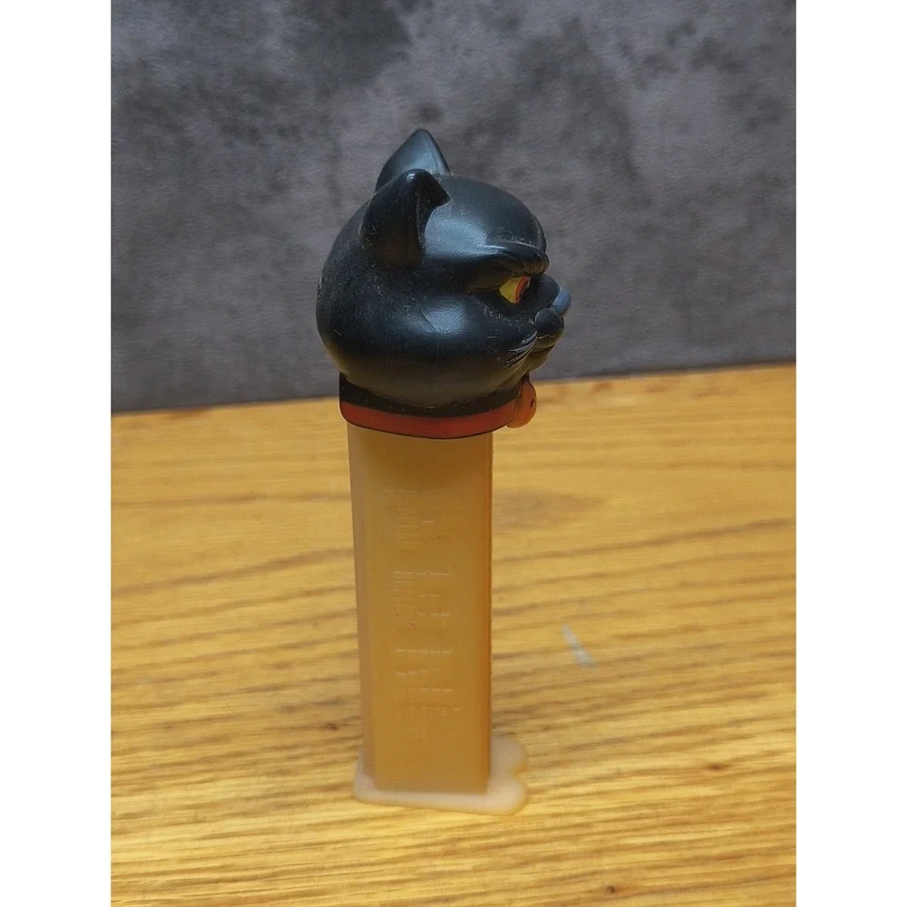 Black Cat PEZ Candy Dispenser Halloween‎ core Black Orange 2006 Nostalgic Scary